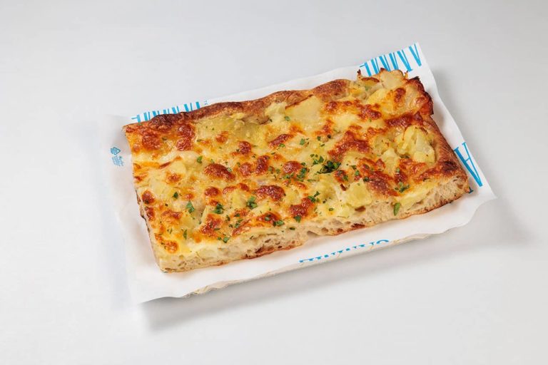 Pizza patate e mozzarella